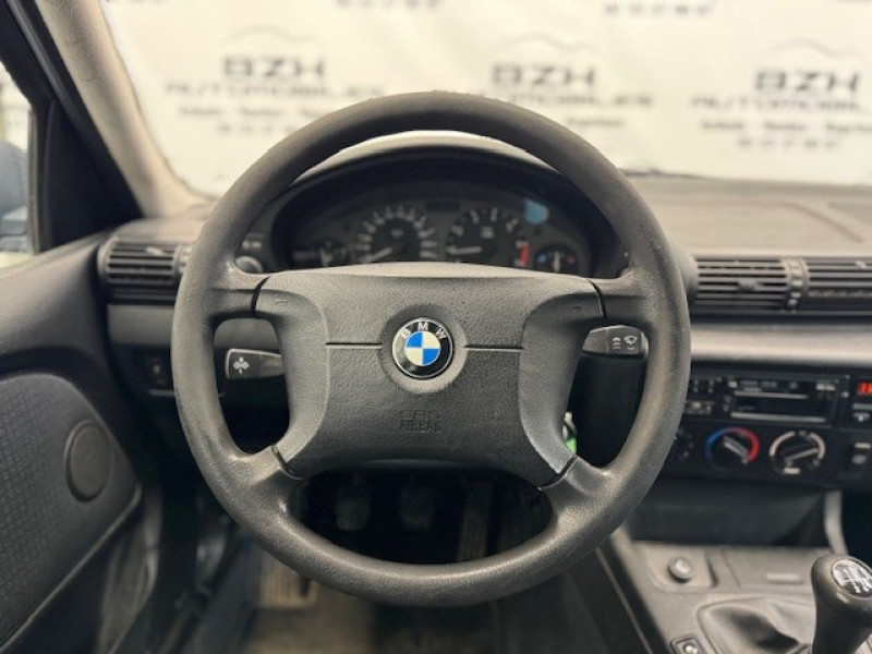 Photo 16 de l'offre de BMW SERIE 3 COMPACT (E36) 316I 105CH à 4490€ chez BZH Automobiles