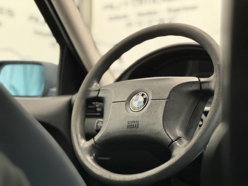 Photo 14 de l'offre de BMW SERIE 3 COMPACT (E36) 316I 105CH à 4490€ chez BZH Automobiles