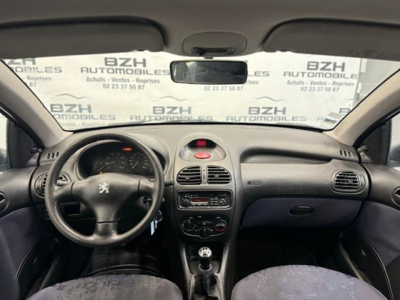 Photo 6 de l'offre de PEUGEOT 206 1.1 XR 3P à 5490€ chez BZH Automobiles