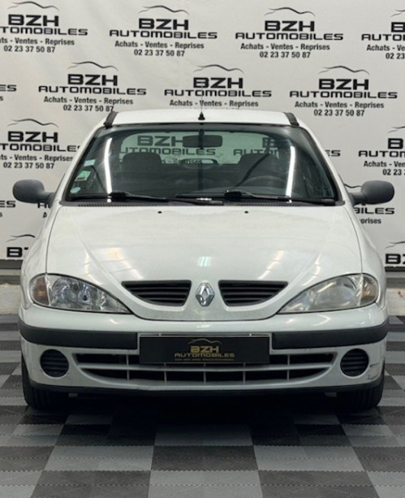 Photo 2 de l'offre de RENAULT MEGANE 1.4 16V 95CH RTE GARANTIE 12 MOIS à 3990€ chez BZH Automobiles