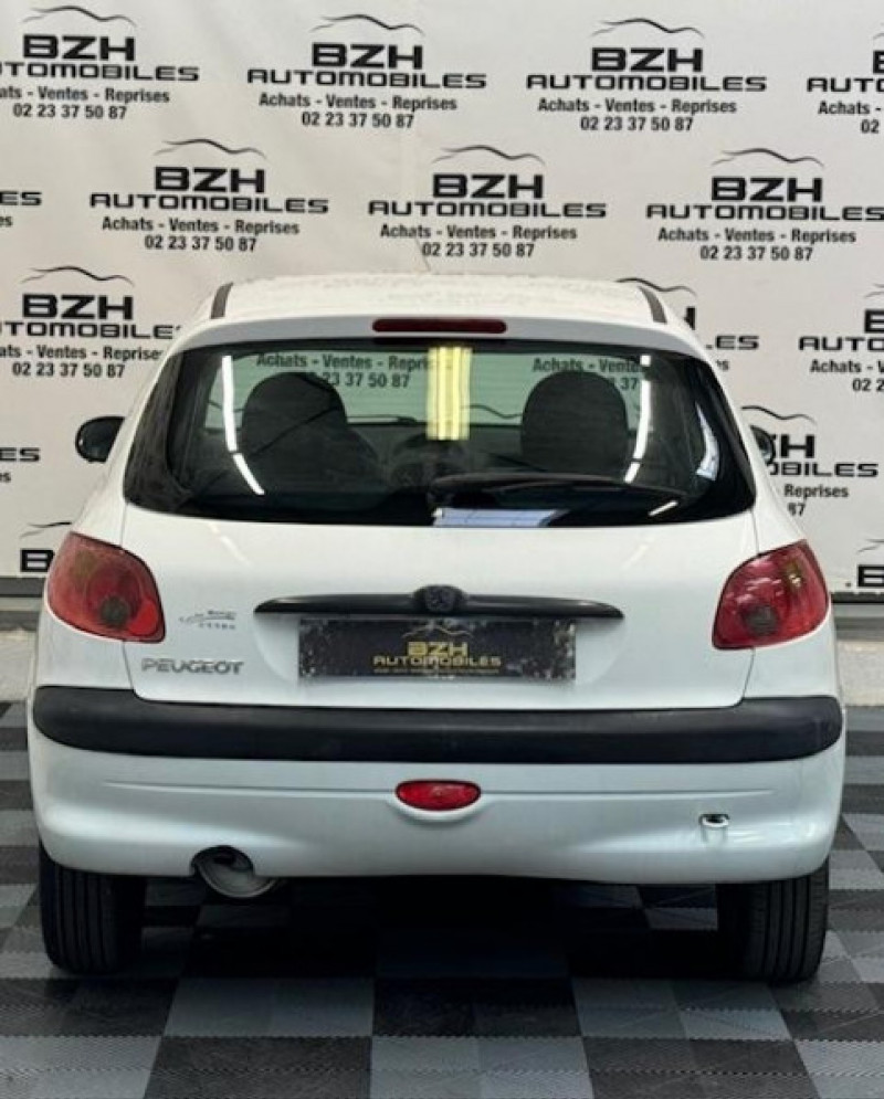Photo 4 de l'offre de PEUGEOT 206 1.9 D XR 5P à 4990€ chez BZH Automobiles