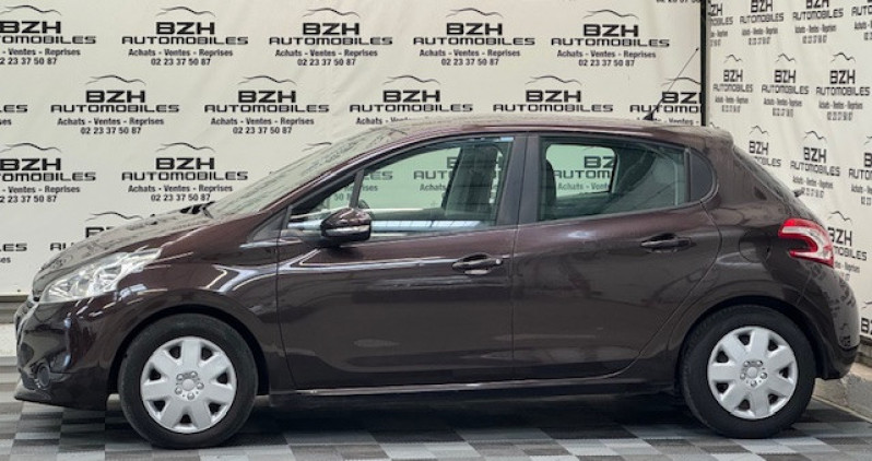 Photo 3 de l'offre de PEUGEOT 208 1.4 HDI ACTIVE 5P * CLIM / REGULATEUR / ECRAN * à 8490€ chez BZH Automobiles