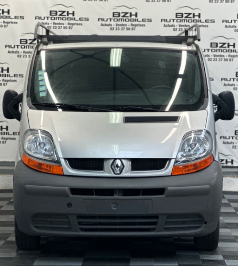 Photo 2 de l'offre de RENAULT TRAFIC II COMBI L1H1 1000 1.9 DCI 100CH à 10990€ chez BZH Automobiles