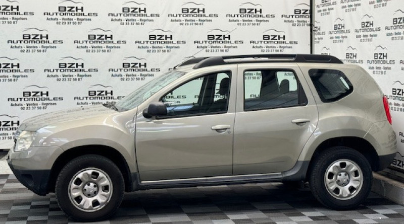 Photo 2 de l'offre de DACIA DUSTER 1.5 DCI 110CH LAUREATE 4X2 * CLIM / ATTELAGE + FAISSEAU * à 9490€ chez BZH Automobiles