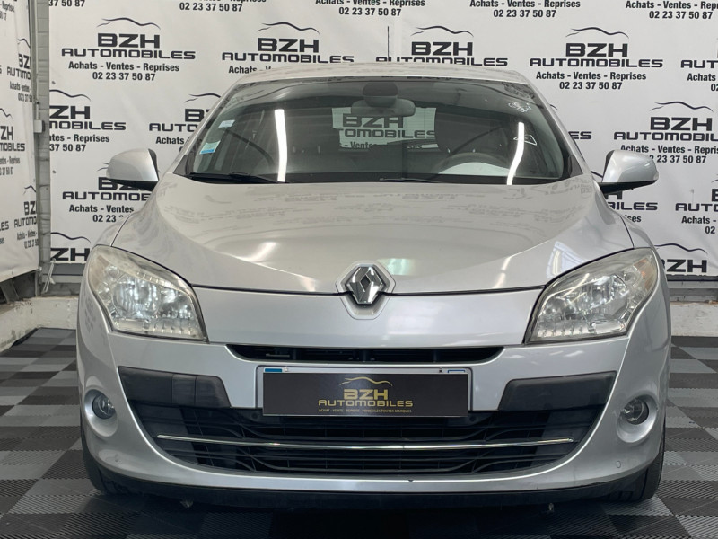 Photo 2 de l'offre de RENAULT MEGANE III 1.5 DCI 110CH PRIVILEGE ECO² EURO5 * CLIM / REGULATEUR / RADAR DE RECUL / FEUX A à 7990€ chez BZH Automobiles