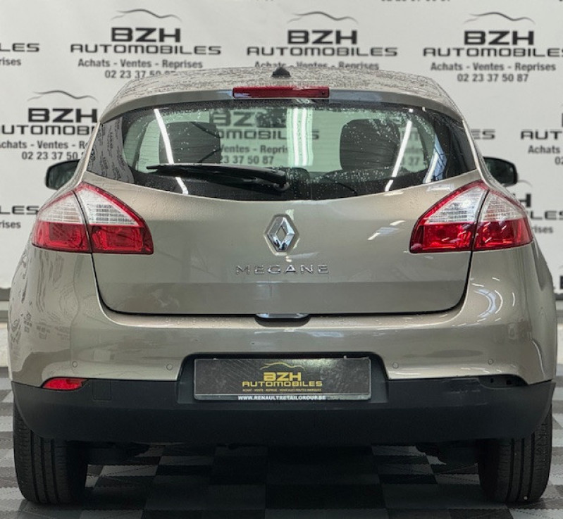 Photo 4 de l'offre de RENAULT MEGANE III 1.6 16V 110CH BIOETHANOL EXPRESSION ECO² * CLIM / REGULATEUR / RADAR DE RECUL * à 11490€ chez BZH Automobiles