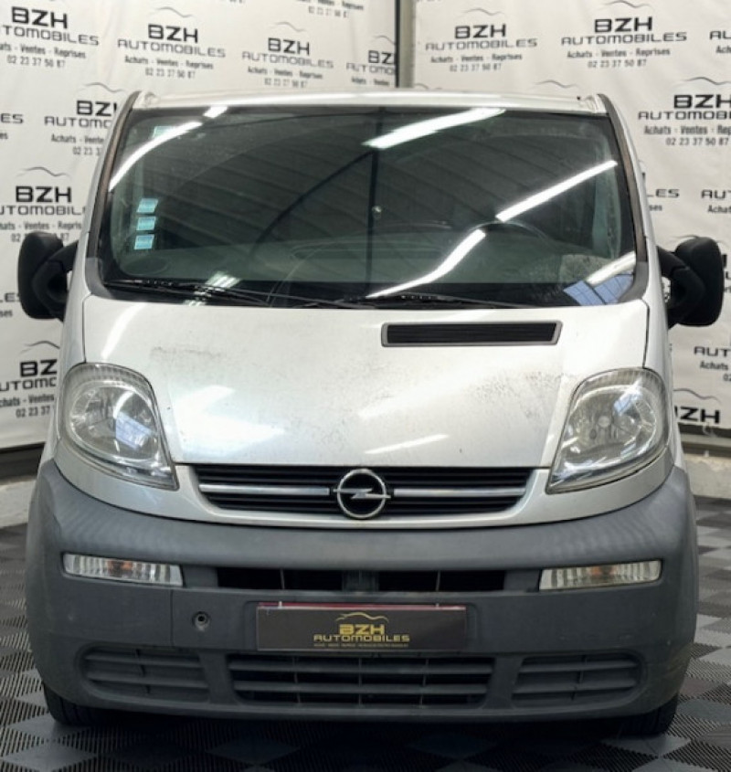 Photo 2 de l'offre de OPEL VIVARO 1.9 CDTI 90 3 PLACES  * CLIM * / TVA RECUPERABLE / à 8490€ chez BZH Automobiles