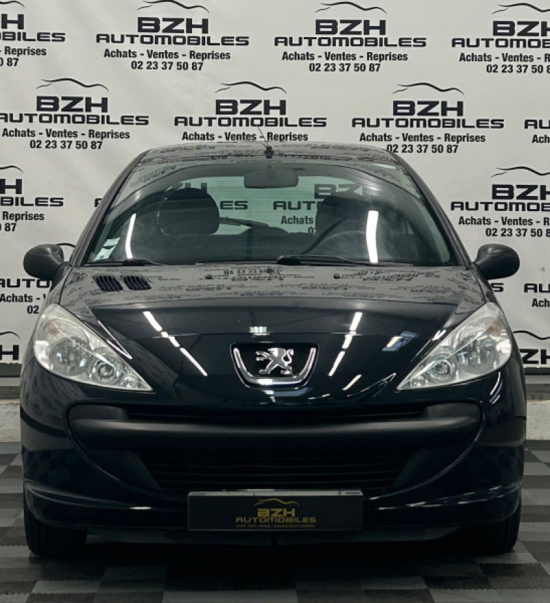 Photo 2 de l'offre de PEUGEOT 206 + 1.1 URBAN EURO5 3P à 5490€ chez BZH Automobiles