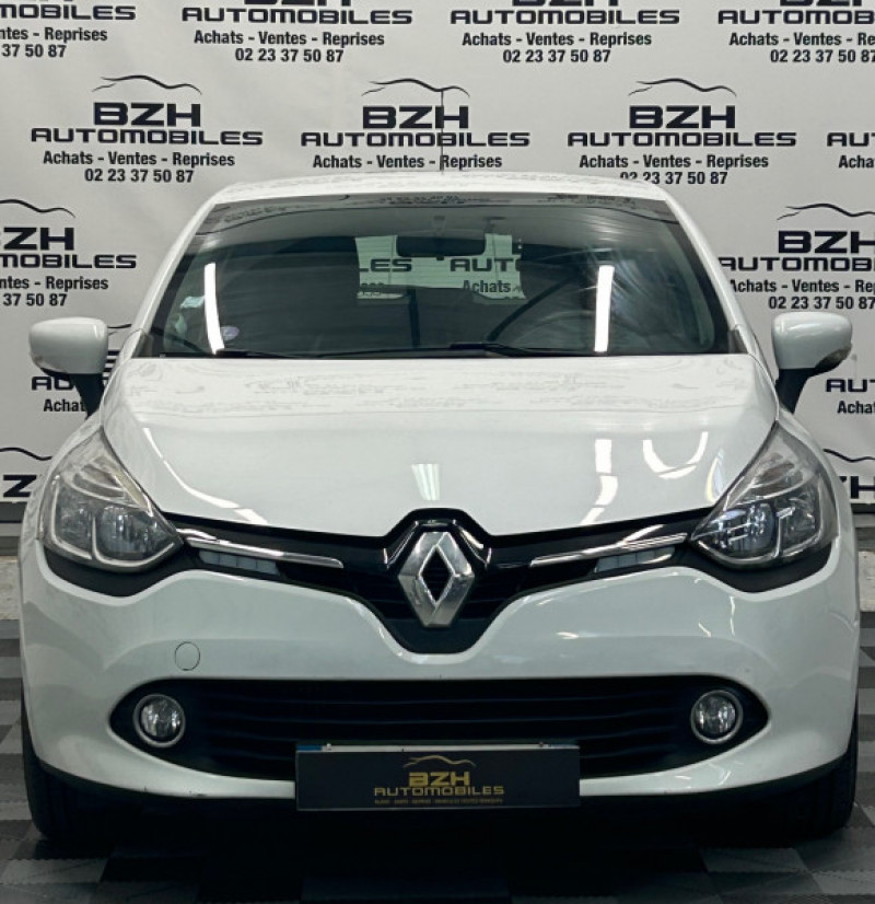 Photo 2 de l'offre de RENAULT CLIO IV 0.9 TCE 90CH ENERGY ZEN 5P * ECRAN / REGULATEUR / CLIM / ATTACHE REMORQUE * à 9490€ chez BZH Automobiles