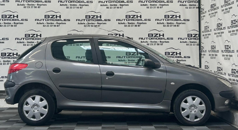 Photo 5 de l'offre de PEUGEOT 206 GARANTIE 12 MOIS  à 4490€ chez BZH Automobiles