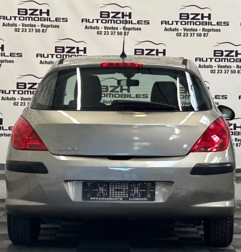 Photo 6 de l'offre de PEUGEOT 308 1.4 VTI 16V CONFORT 5P à 9490€ chez BZH Automobiles