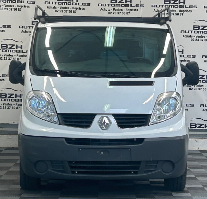 Photo 2 de l'offre de RENAULT TRAFIC II FG L1H1 2.0 DCI 115CH GRAND CONFORT * FAIBLE KMS / TVA RECUPERABLE / CLIM / ECRAN G à 16990€ chez BZH Automobiles