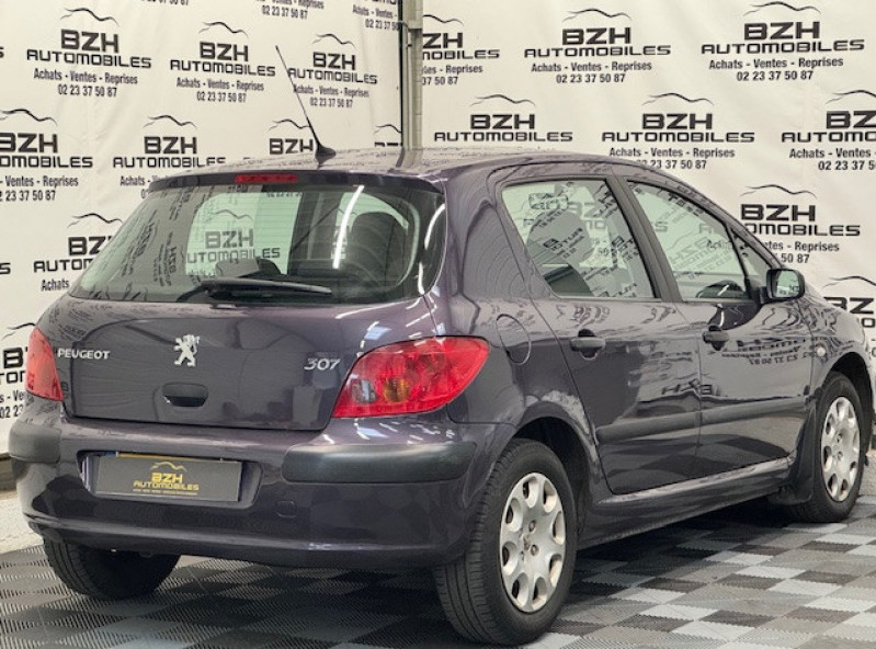 Photo 5 de l'offre de PEUGEOT 307 1.6 16V 110CH XS PREMIUM 3P à 5490€ chez BZH Automobiles