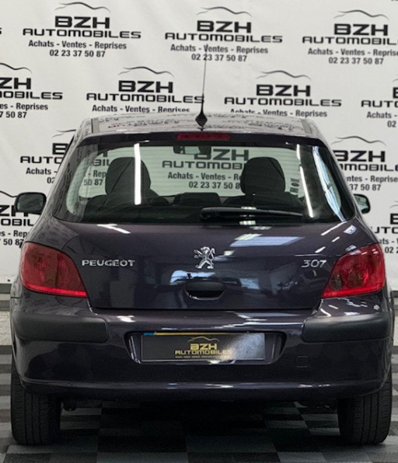 Photo 4 de l'offre de PEUGEOT 307 1.6 16V 110CH XS PREMIUM 3P à 5490€ chez BZH Automobiles