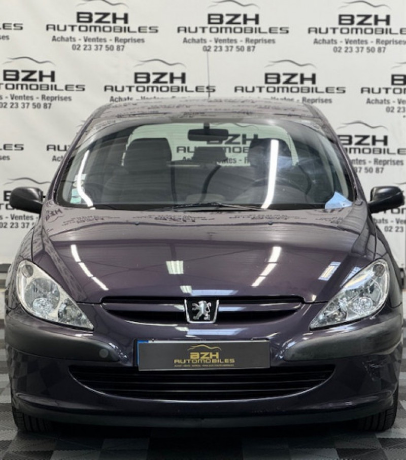 Photo 3 de l'offre de PEUGEOT 307 1.6 16V 110CH XS PREMIUM 3P à 5490€ chez BZH Automobiles