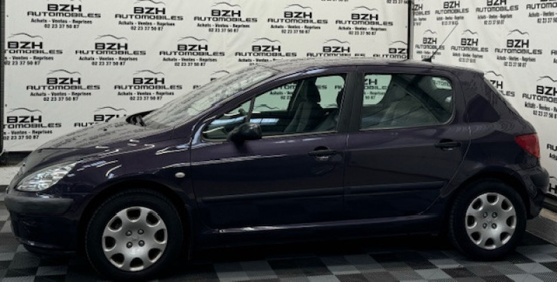 Photo 2 de l'offre de PEUGEOT 307 1.6 16V 110CH XS PREMIUM 3P à 5490€ chez BZH Automobiles