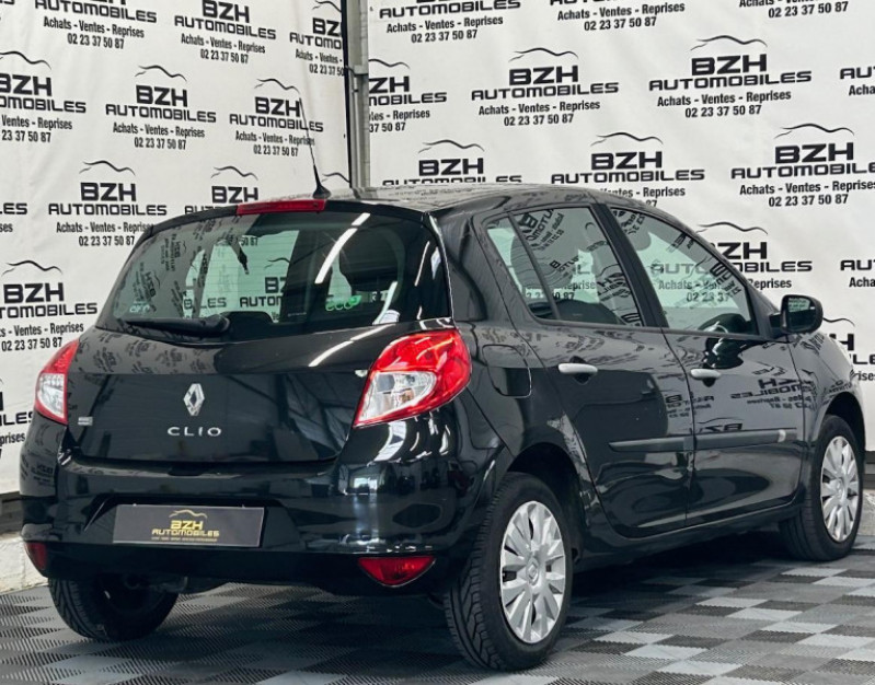 Photo 4 de l'offre de RENAULT CLIO III 1.2 16V 75CH EXPRESS CLIM 5P à 6990€ chez BZH Automobiles