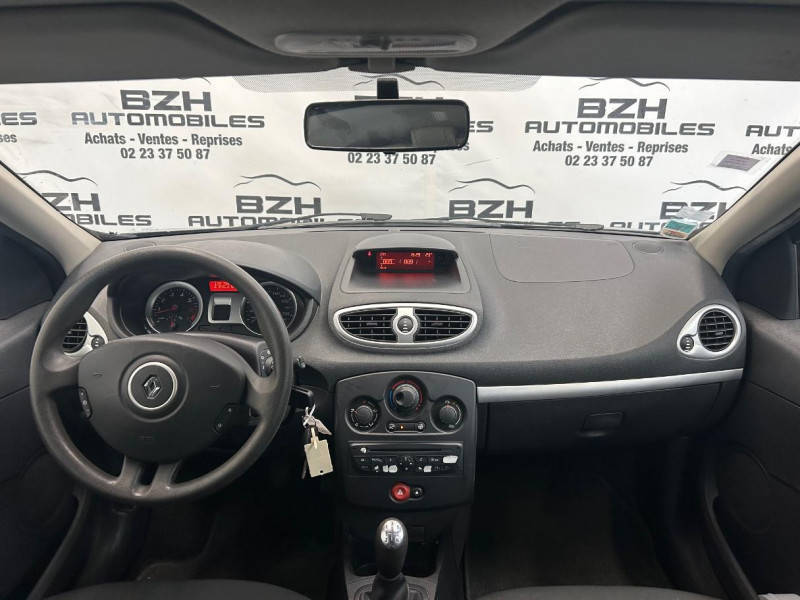 Photo 6 de l'offre de RENAULT CLIO III 1.2 16V 75CH EXPRESS CLIM 5P à 6990€ chez BZH Automobiles