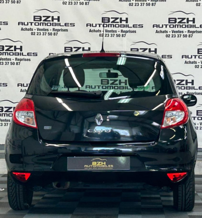 Photo 5 de l'offre de RENAULT CLIO III 1.2 16V 75CH EXPRESS CLIM 5P à 6990€ chez BZH Automobiles