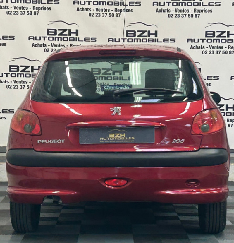 Photo 5 de l'offre de PEUGEOT 206 1.1 XR PRESENCE 5P*CLIM* GARANTIE 12 MOIS à 4990€ chez BZH Automobiles