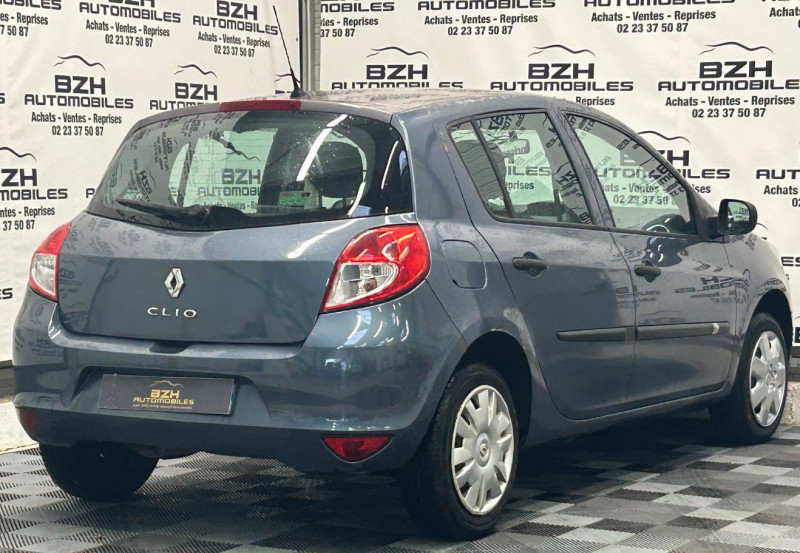 Photo 4 de l'offre de RENAULT CLIO III 1.2 16V 75CH EXPRESS CLIM 5P à 6990€ chez BZH Automobiles