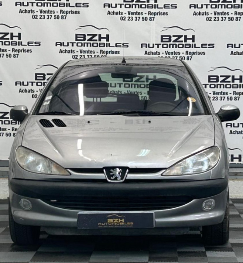 Photo 2 de l'offre de PEUGEOT 206 1.4 75CH X LINE 5P à 5490€ chez BZH Automobiles