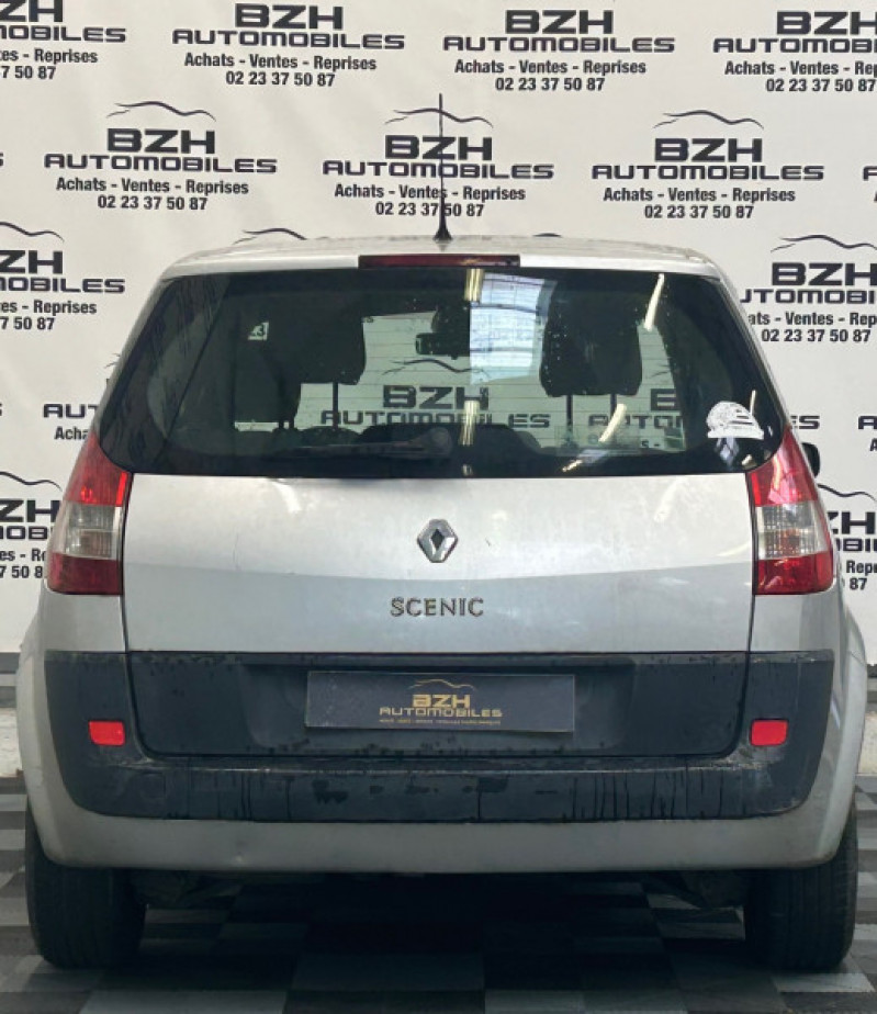 Photo 4 de l'offre de RENAULT SCENIC II 1.5 DCI 105CH AUTHENTIQUE à 4990€ chez BZH Automobiles