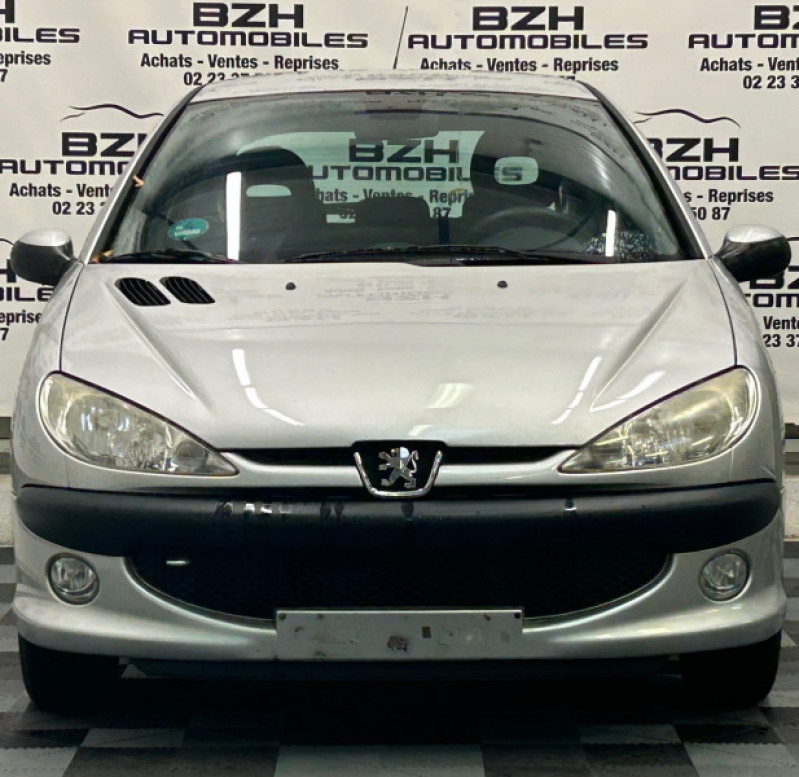 Photo 3 de l'offre de PEUGEOT 206 1.4 GENERATION 5P à 6990€ chez BZH Automobiles