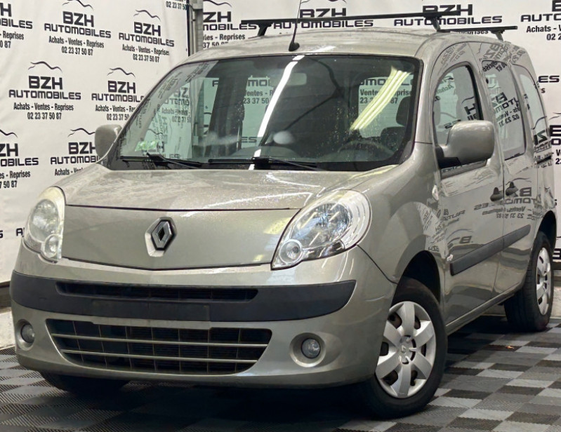 Photo 1 de l'offre de RENAULT KANGOO II 1.6 90CH ACCESS à 11990€ chez BZH Automobiles