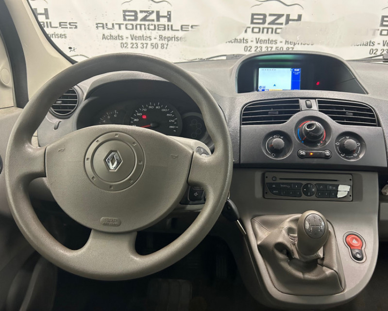 Photo 9 de l'offre de RENAULT KANGOO II 1.6 90CH ACCESS à 11990€ chez BZH Automobiles