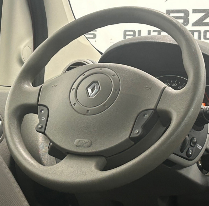 Photo 8 de l'offre de RENAULT KANGOO 1.6 16V 95CH PRIVILEGE 5P à 10990€ chez BZH Automobiles