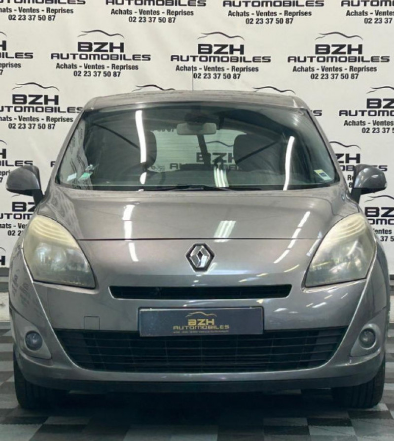 Photo 2 de l'offre de RENAULT GRAND SCENIC III 1.9 DCI 130CH FAP EXCEPTION 5 PLACES à 7490€ chez BZH Automobiles