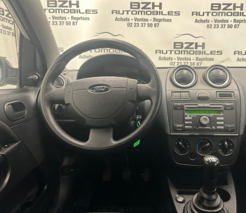 Photo 8 de l'offre de FORD FIESTA 1.3 70CH 3P à 4990€ chez BZH Automobiles