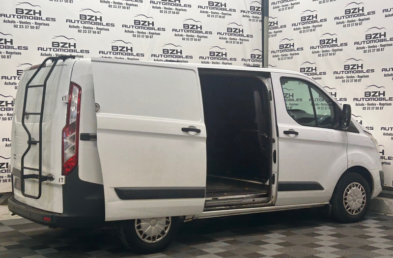 Photo 7 de l'offre de FORD TRANSIT CCB 330C 2.2 TDCI 125CH TRACTION à 10990€ chez BZH Automobiles