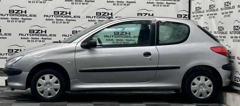 Photo 6 de l'offre de PEUGEOT 206 1.1 XR 3P GARANTIE 12 MOIS à 4490€ chez BZH Automobiles