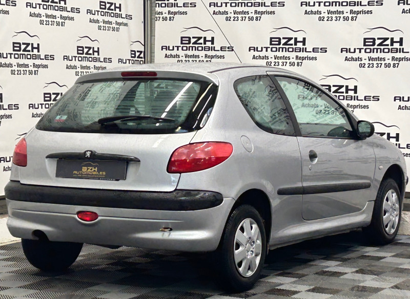 Photo 4 de l'offre de PEUGEOT 206 1.1 XR 3P GARANTIE 12 MOIS à 4490€ chez BZH Automobiles