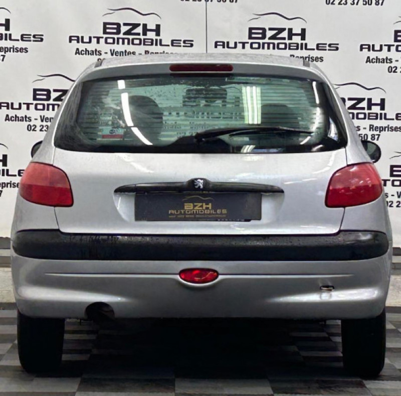 Photo 5 de l'offre de PEUGEOT 206 1.1 XR 3P GARANTIE 12 MOIS à 4490€ chez BZH Automobiles