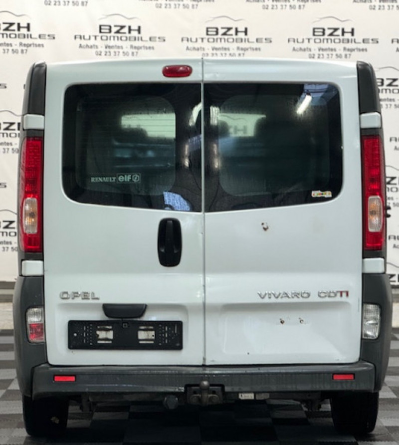 Photo 4 de l'offre de OPEL VIVARO COMBI 2.0 CDTI 115CH C1 * ATTELAGE / CLIM * à 9990€ chez BZH Automobiles