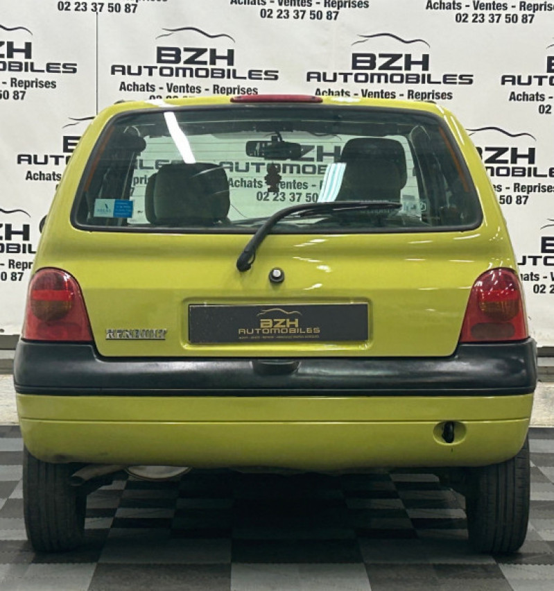 Photo 4 de l'offre de RENAULT TWINGO 1.2 60CH MATIC à 5990€ chez BZH Automobiles