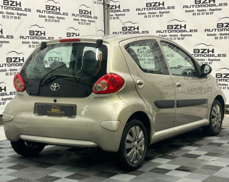 Photo 2 de l'offre de TOYOTA AYGO 1.0 VVT-I 68CH SILK 5P à 4990€ chez BZH Automobiles