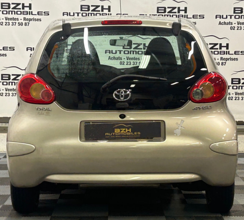 Photo 5 de l'offre de TOYOTA AYGO 1.0 VVT-I 68CH SILK 5P à 4990€ chez BZH Automobiles