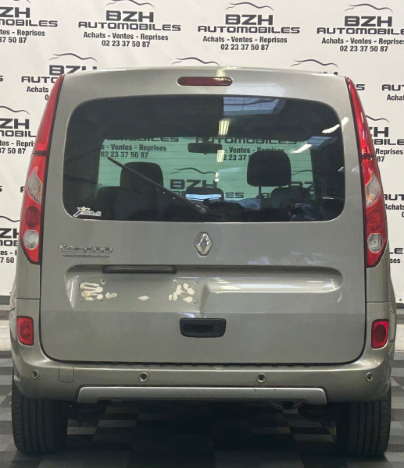 Photo 4 de l'offre de RENAULT KANGOO II 1.6 16V 105CH ETHANOL EXPRESSION GARANTIE 12 MOIS à 10990€ chez BZH Automobiles