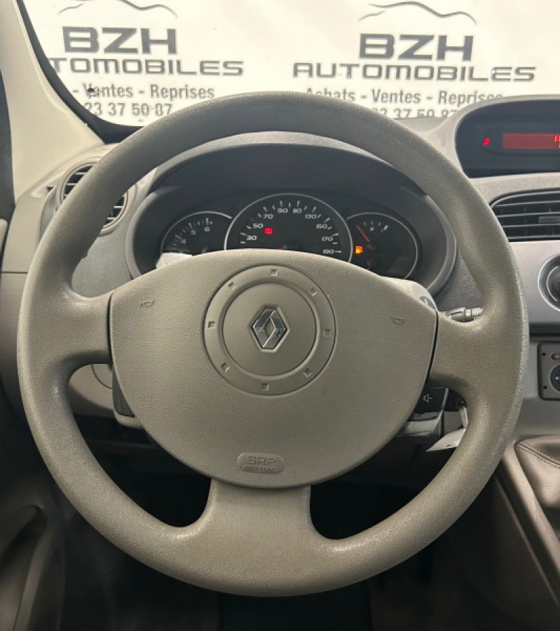 Photo 9 de l'offre de RENAULT KANGOO II 1.5 DCI 85CH AUTHENTIQUE GARANTIE 12 MOIS * ATTELAGE + FAISCEAU / CLIM * DISPONI à 9990€ chez BZH Automobiles