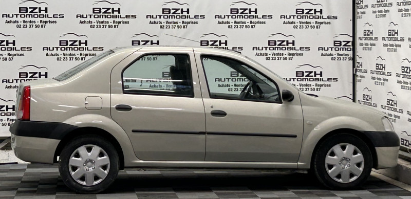 Photo 4 de l'offre de DACIA LOGAN 1.6 MPI 90CH LAUREATE GARANTIE 12 MOIS à 4490€ chez BZH Automobiles