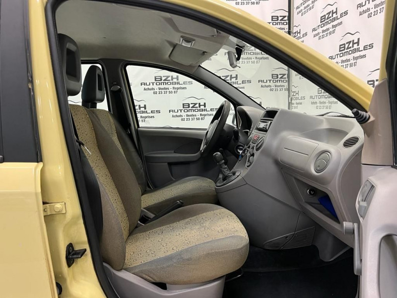 Photo 20 de l'offre de FIAT PANDA 1.1 8V 54CH TEAM GARANTIE 12 MOIS à 4490€ chez BZH Automobiles