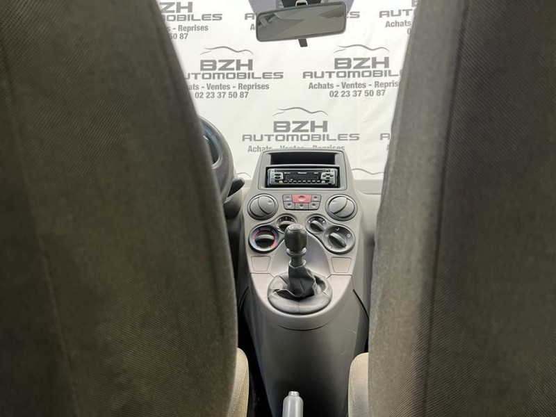Photo 17 de l'offre de FIAT PANDA 1.1 8V 54CH TEAM GARANTIE 12 MOIS à 4490€ chez BZH Automobiles