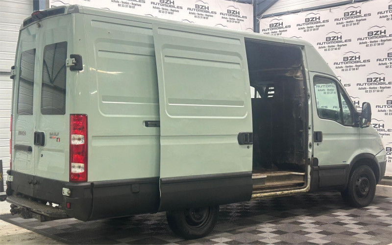 Photo 4 de l'offre de IVECO DAILY FG 2.3 Turbo D 136CH L2H2 à 9990€ chez BZH Automobiles