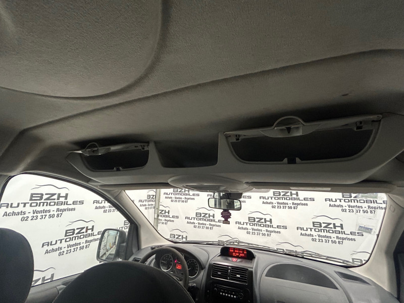 Photo 14 de l'offre de PEUGEOT EXPERT TEPEE 2.0 HDI 125CH CONFORT 6 PLACES "CLIM / RADAR / ATTELAGE + FAISCEAU * GARANTIE 12 à 11490€ chez BZH Automobiles