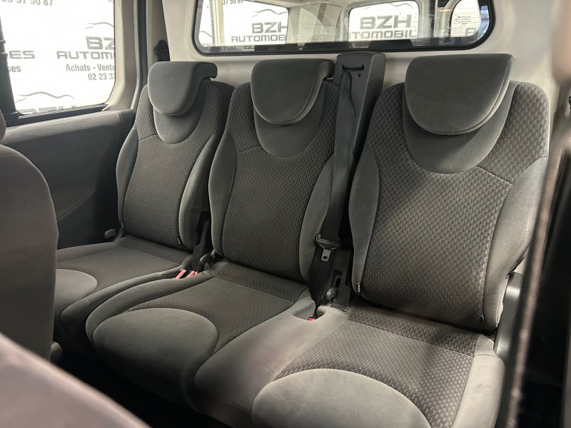 Photo 12 de l'offre de PEUGEOT EXPERT TEPEE 2.0 HDI 125CH CONFORT 6 PLACES "CLIM / RADAR / ATTELAGE + FAISCEAU * GARANTIE 12 à 11490€ chez BZH Automobiles