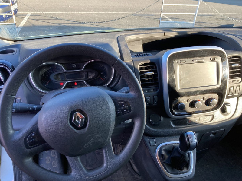 Photo 4 de l'offre de RENAULT TRAFIC III FG L1H1 145CH BVR GRAND CONFORT à 26000€ chez L'utilitaire Normand